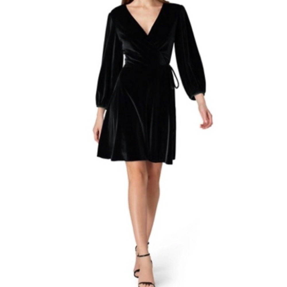 TAHARI Black Velvet Long Sleeve Midi Wrap Dress